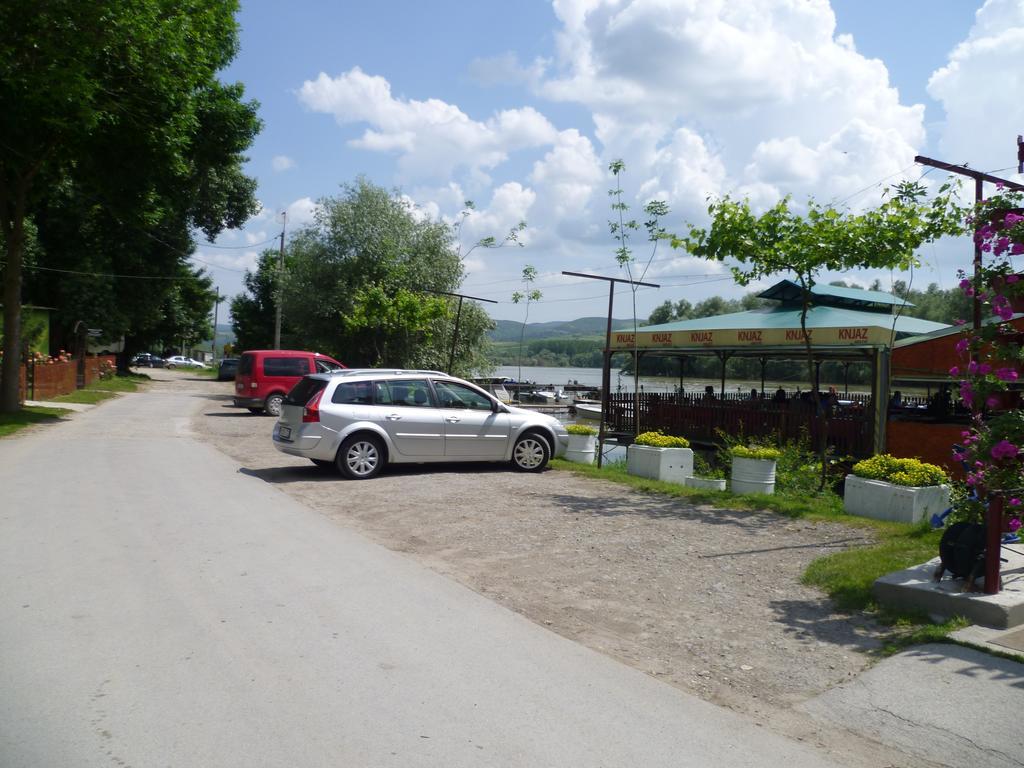 Pool And Villa Splav Dunavac Futog Exterior foto